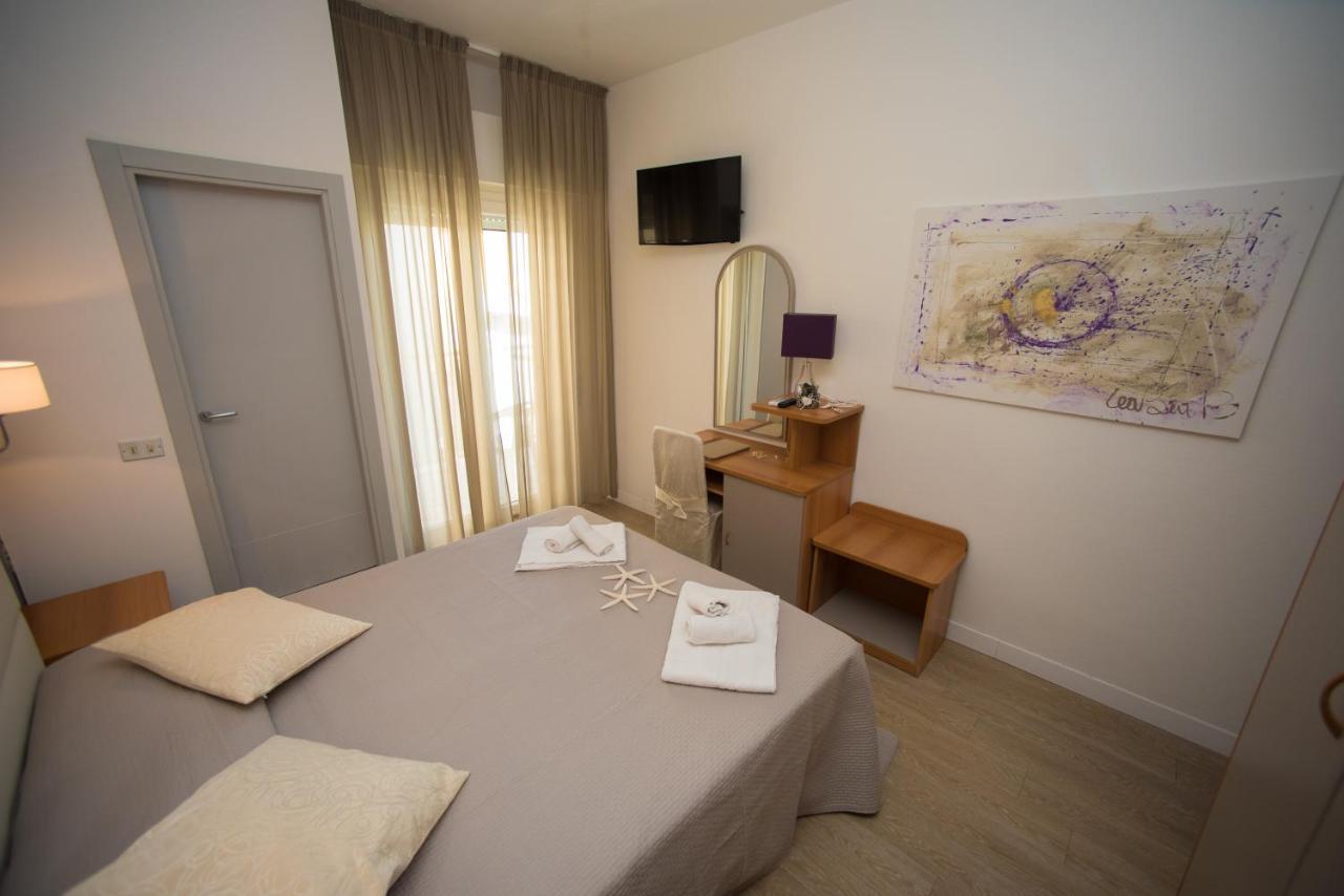 Hotel Ermeti B&B Brunch Riccione Esterno foto