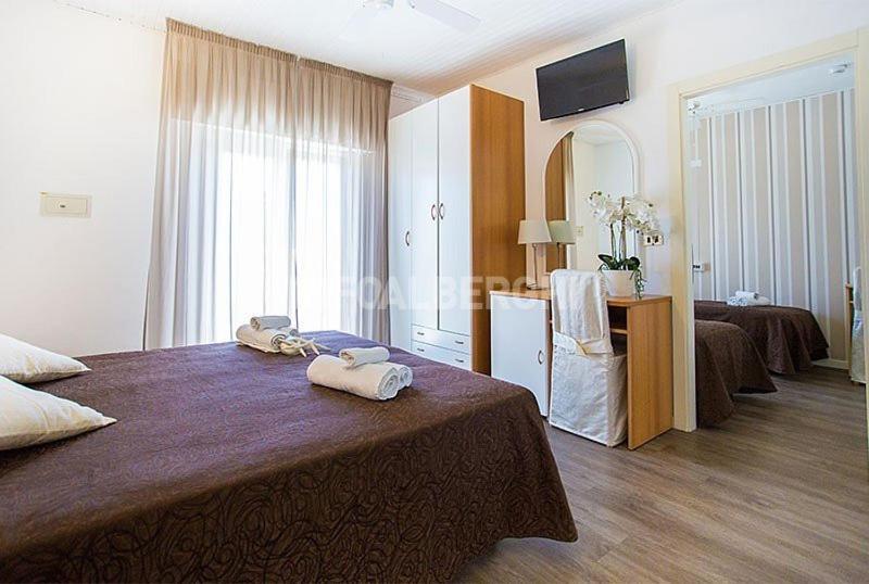 Hotel Ermeti B&B Brunch Riccione Esterno foto