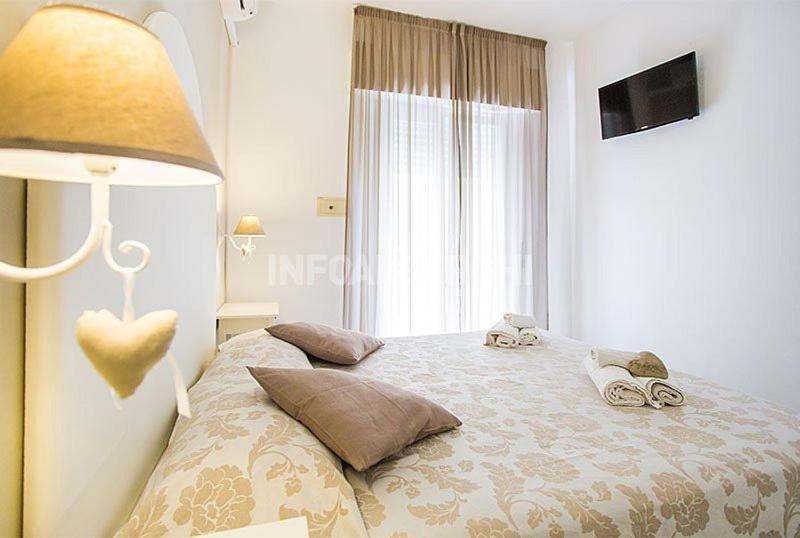 Hotel Ermeti B&B Brunch Riccione Esterno foto