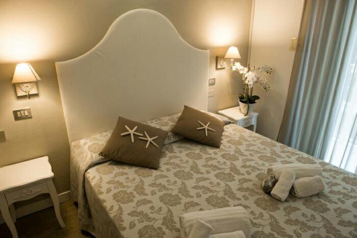 Hotel Ermeti B&B Brunch Riccione Esterno foto