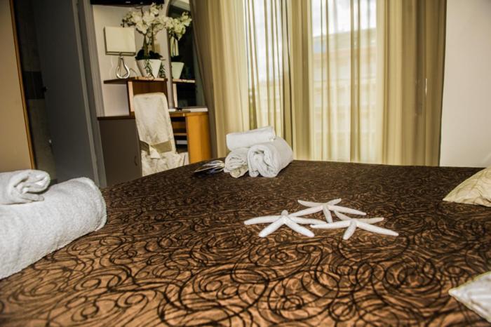 Hotel Ermeti B&B Brunch Riccione Esterno foto