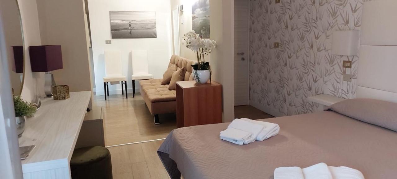 Hotel Ermeti B&B Brunch Riccione Esterno foto