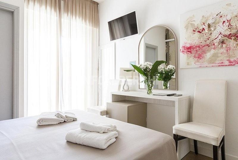 Hotel Ermeti B&B Brunch Riccione Esterno foto