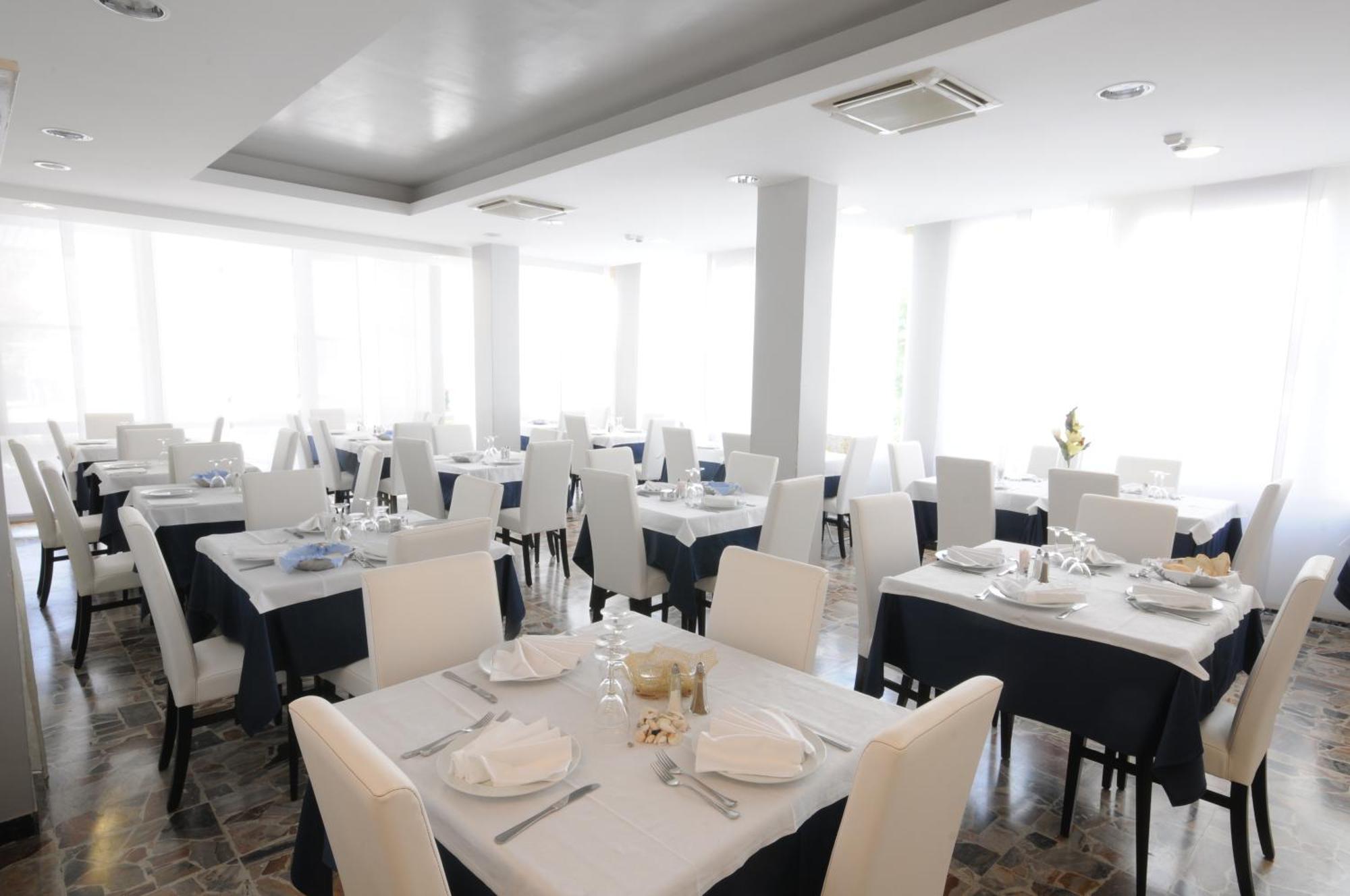 Hotel Ermeti B&B Brunch Riccione Esterno foto