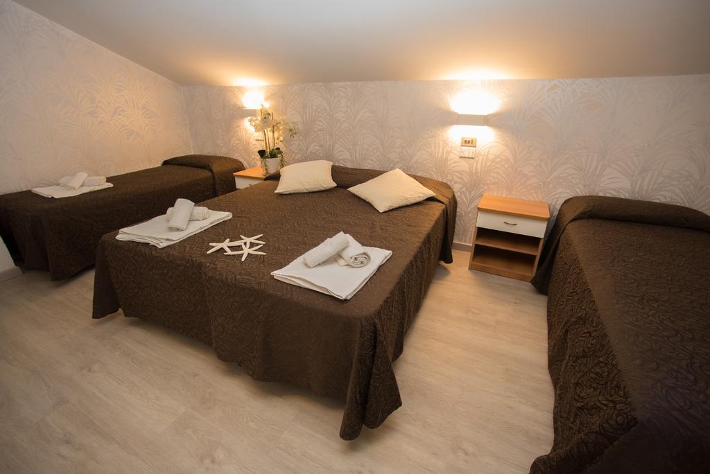 Hotel Ermeti B&B Brunch Riccione Esterno foto