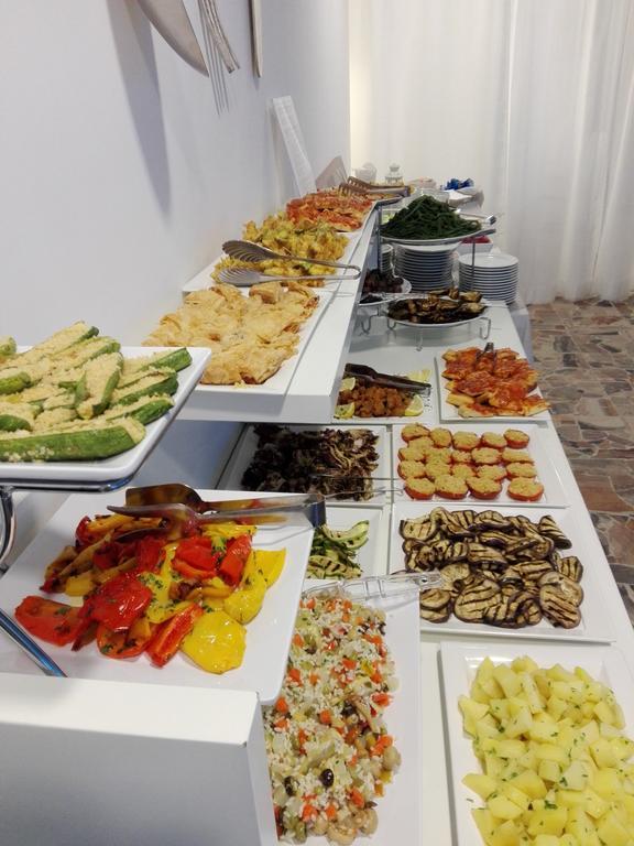 Hotel Ermeti B&B Brunch Riccione Esterno foto