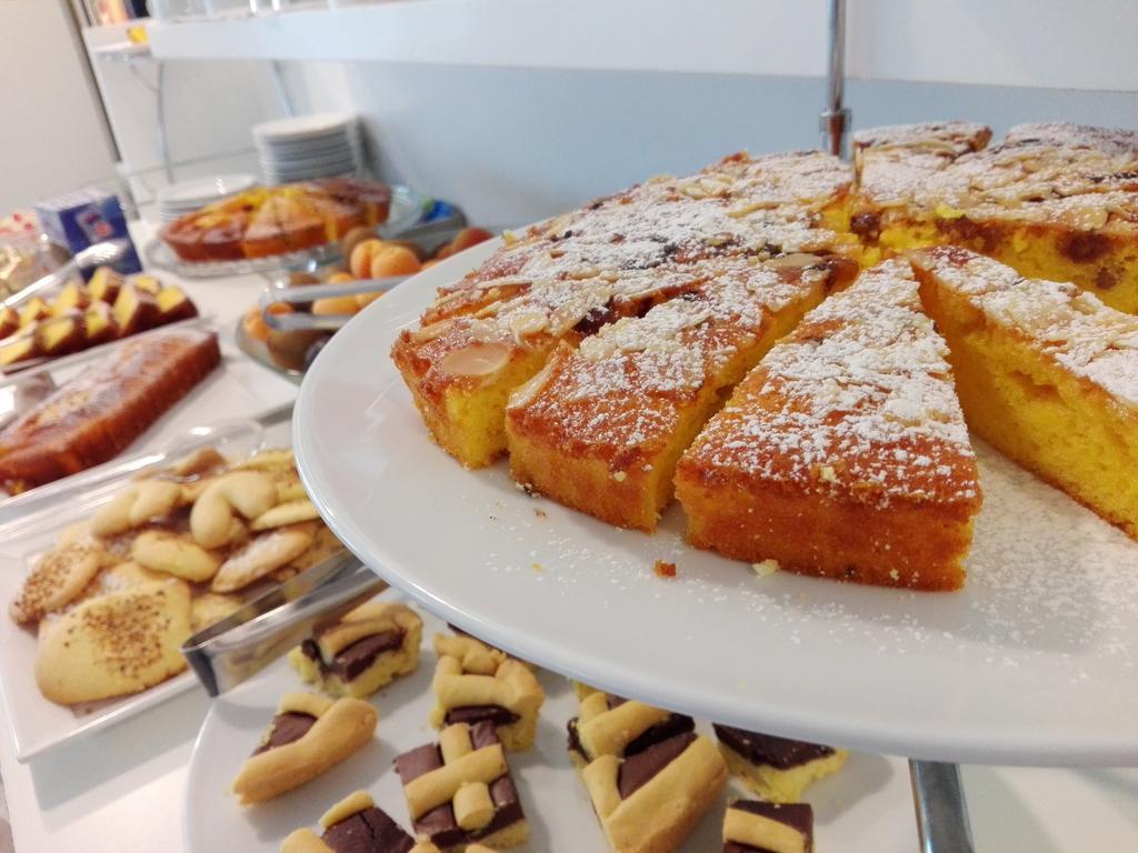 Hotel Ermeti B&B Brunch Riccione Esterno foto