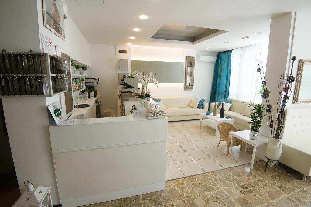 Hotel Ermeti B&B Brunch Riccione Esterno foto