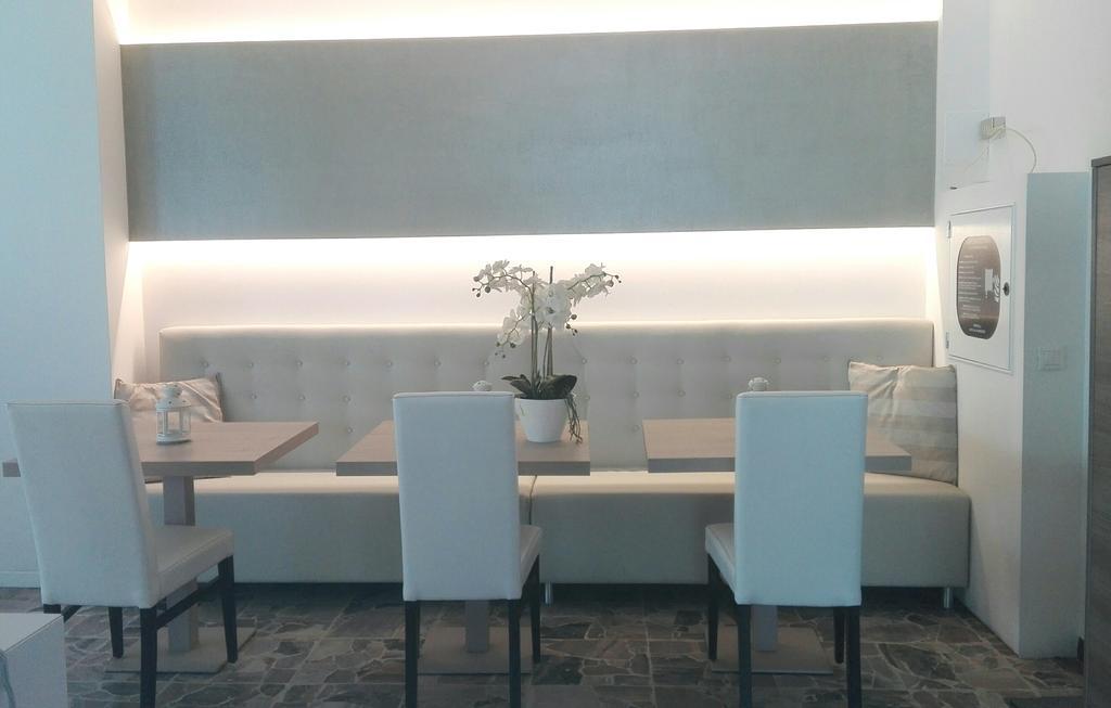 Hotel Ermeti B&B Brunch Riccione Esterno foto