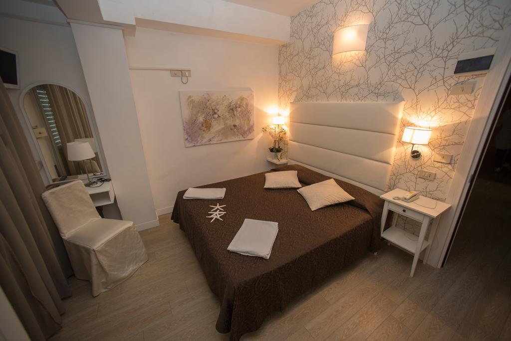 Hotel Ermeti B&B Brunch Riccione Esterno foto