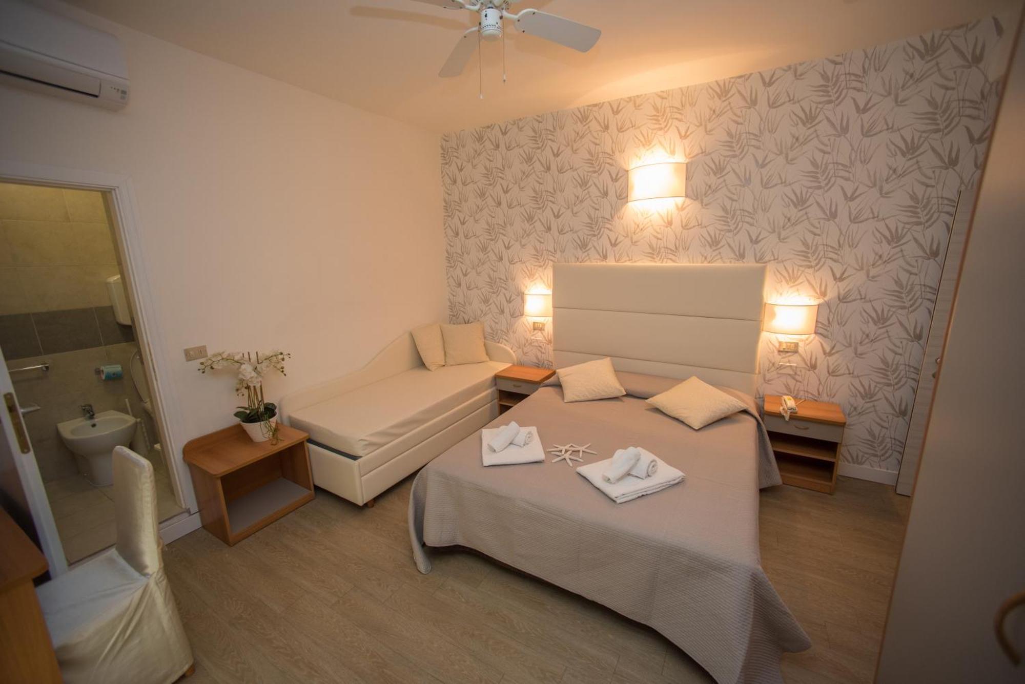 Hotel Ermeti B&B Brunch Riccione Esterno foto