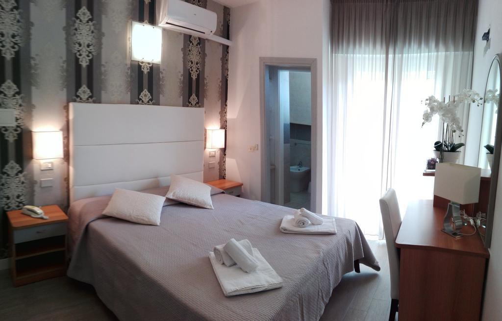 Hotel Ermeti B&B Brunch Riccione Esterno foto