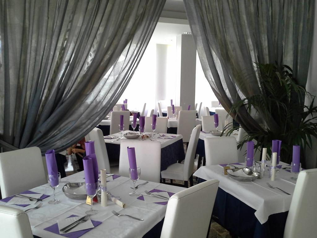 Hotel Ermeti B&B Brunch Riccione Esterno foto