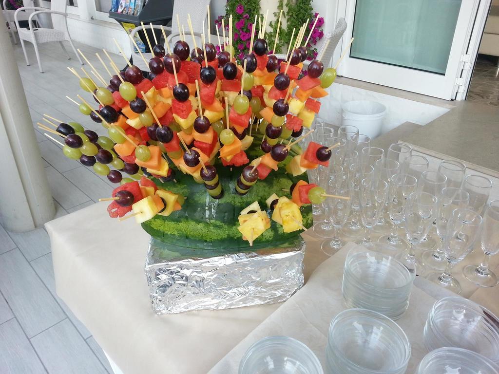 Hotel Ermeti B&B Brunch Riccione Esterno foto