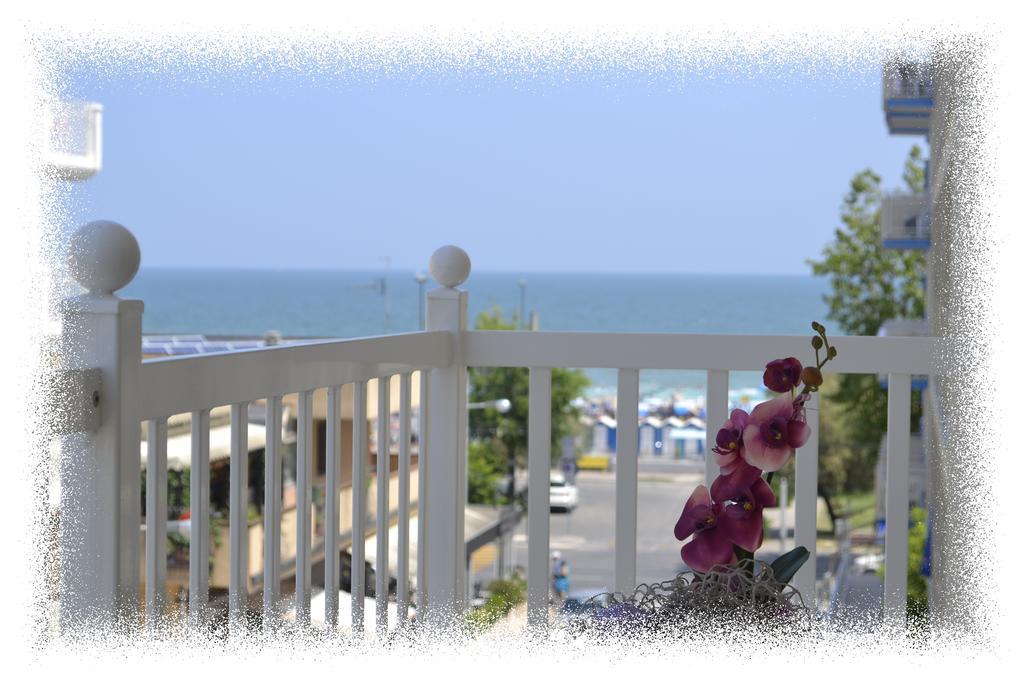 Hotel Ermeti B&B Brunch Riccione Esterno foto